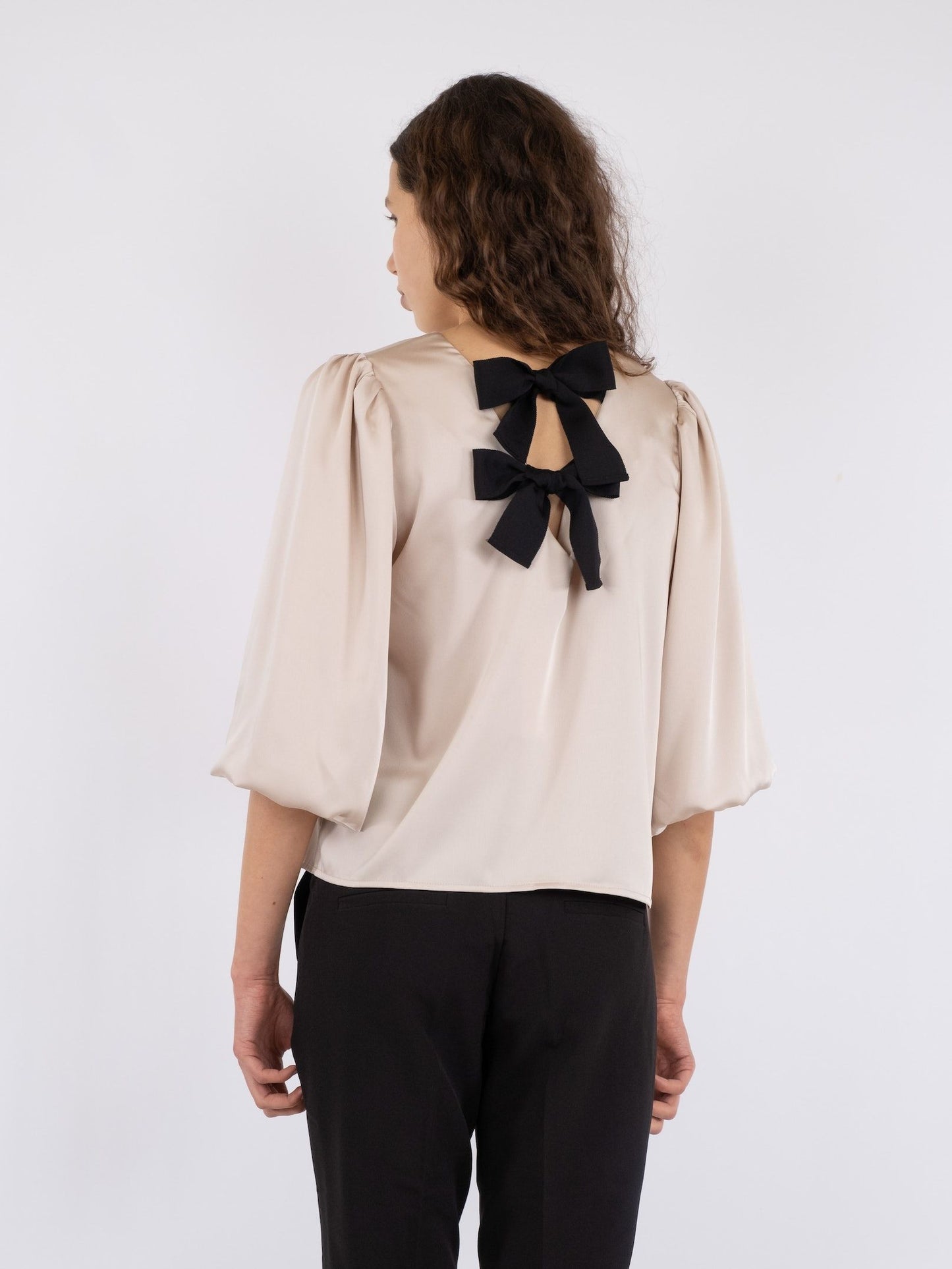 NEO NOIR - LORRAINE SOFT SATIN BLOUSE - CHAMPAGNE
