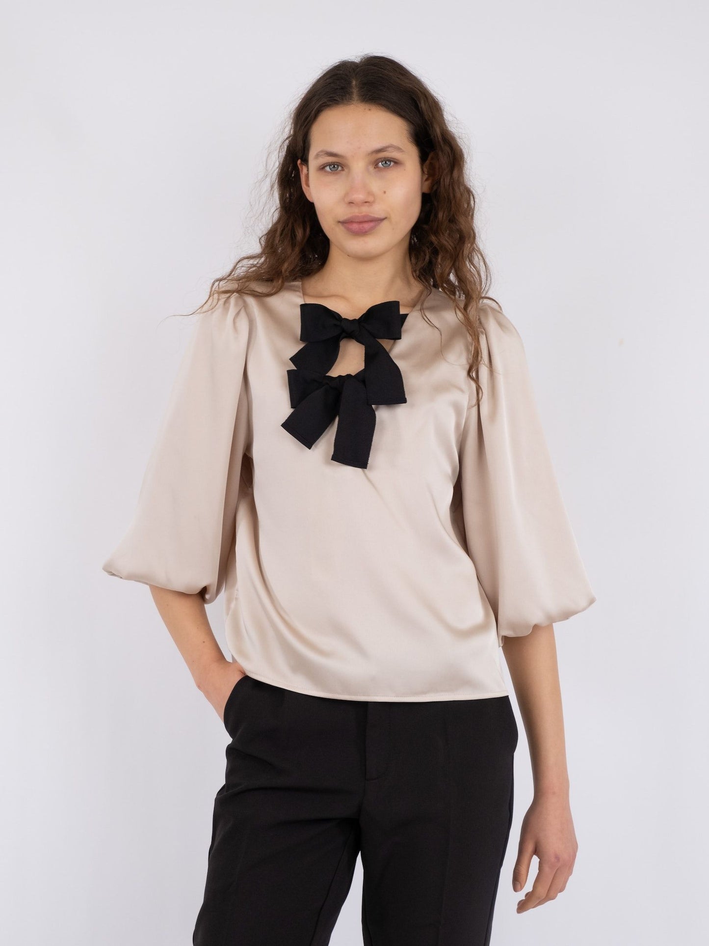 NEO NOIR - LORRAINE SOFT SATIN BLOUSE - CHAMPAGNE