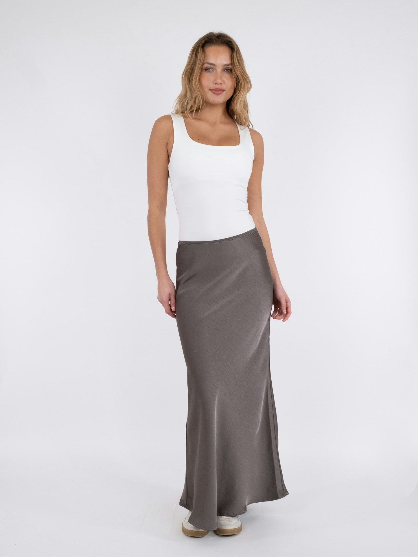 NEO NOIR - VICKY HEAVY SATEEN SKIRT - WARM GREY