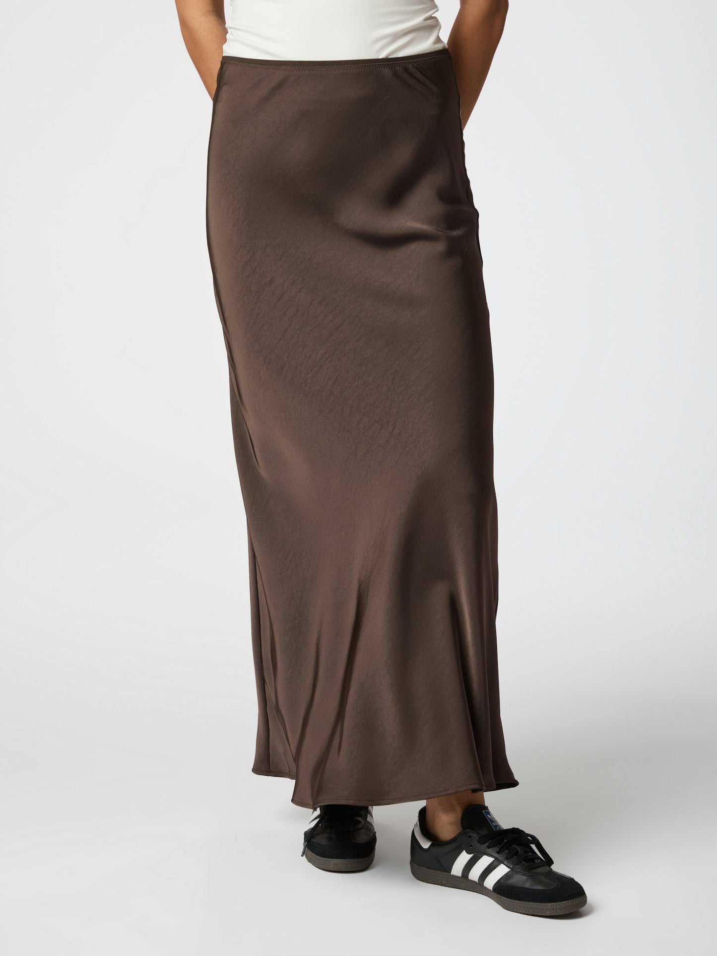 NEO NOIR - VICKY HEAVY SATEEN SKIRT - DARK BROWN