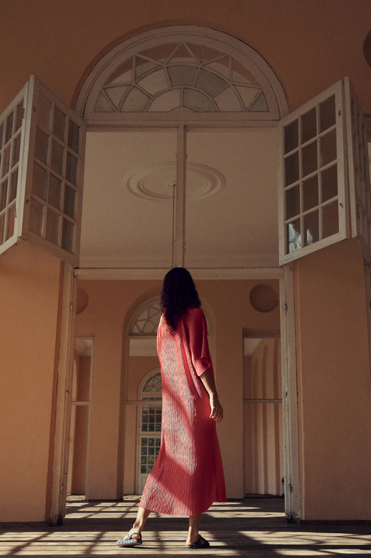 AVENY - CABANA PLISSE KAFTAN - PERFECT PINK