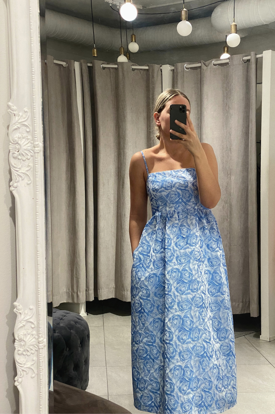 BAUM UND PFERDGARTEN - ALVINA DRESS - BLUE ROSE JACQUARD