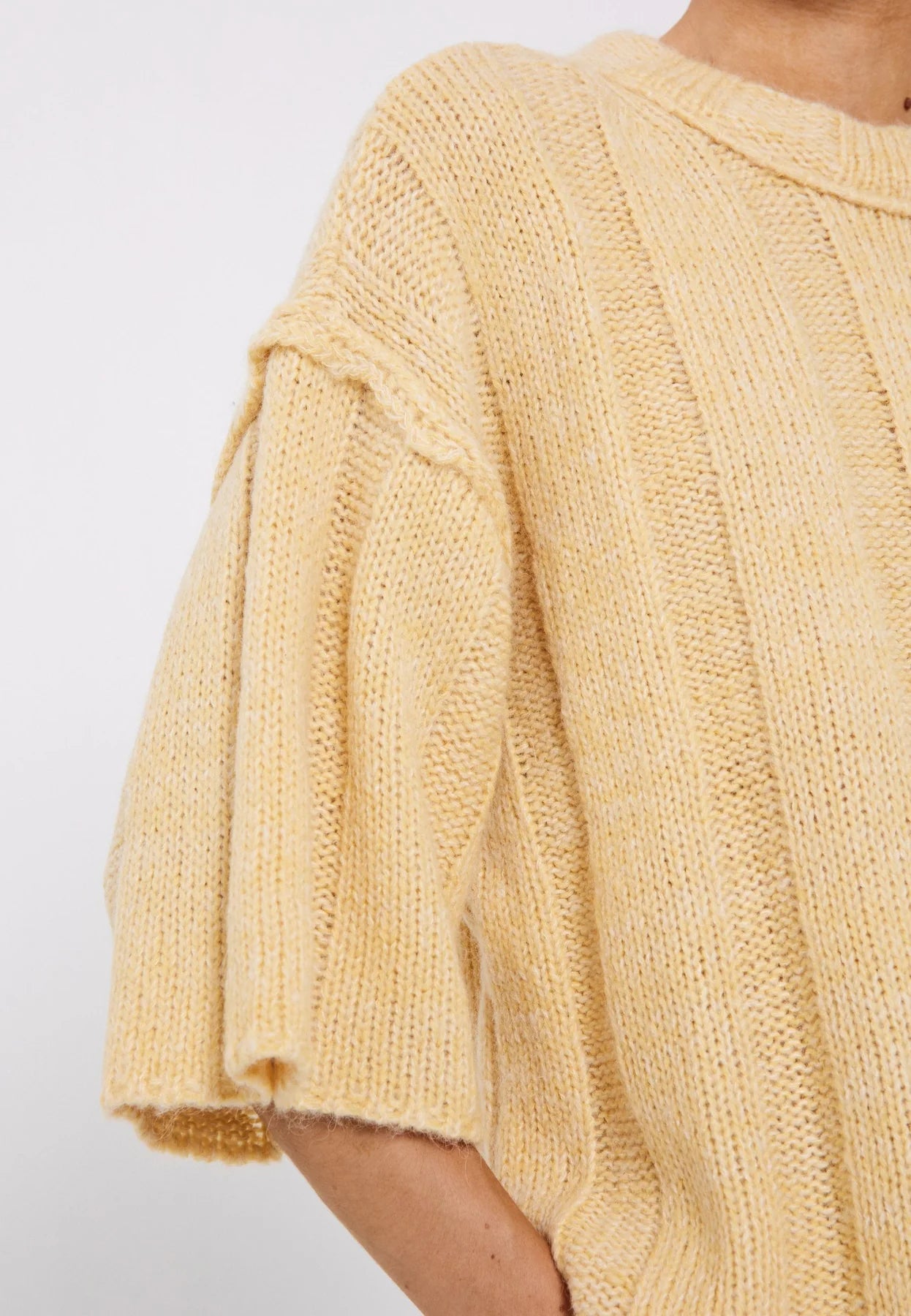 NORR - FUSCIA RIB KNIT TEE - LIGHT YELLOW MÉLANGE