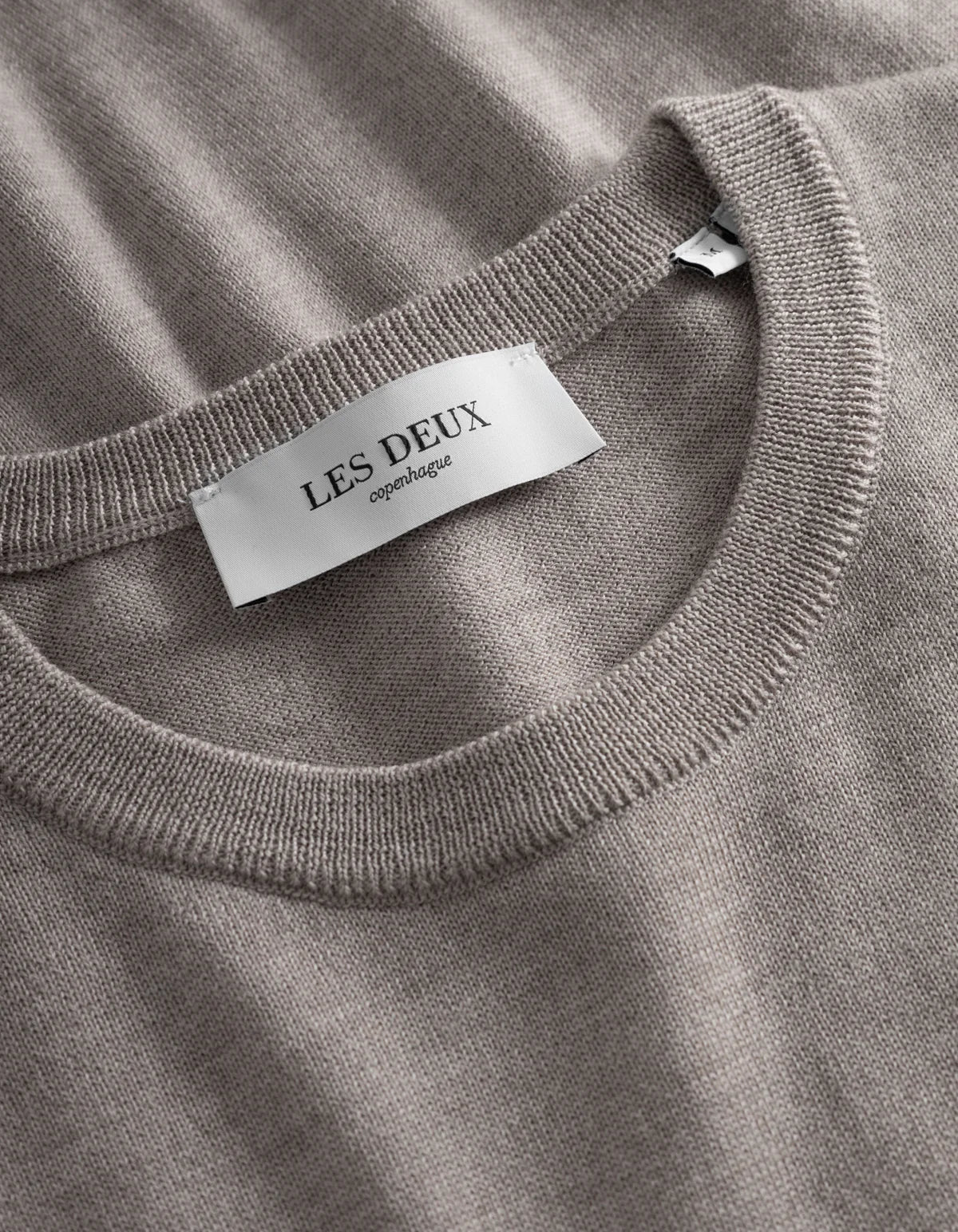 LES DEUX - GRAYSON MERINO KNIT - DARK SAND MELANGE