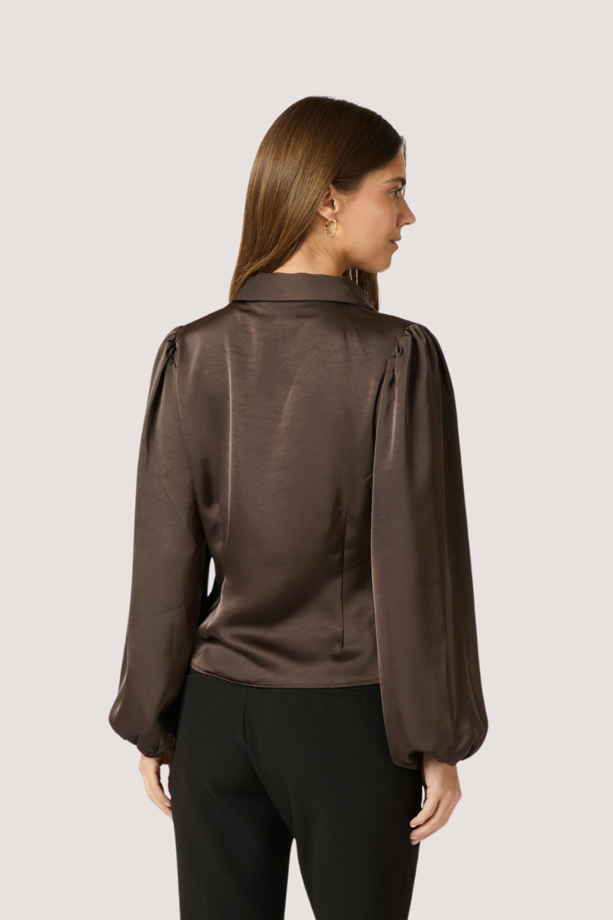 NEO NOIR - MILLE HEAVY SATEEN BLOUSE - DARK BROWN