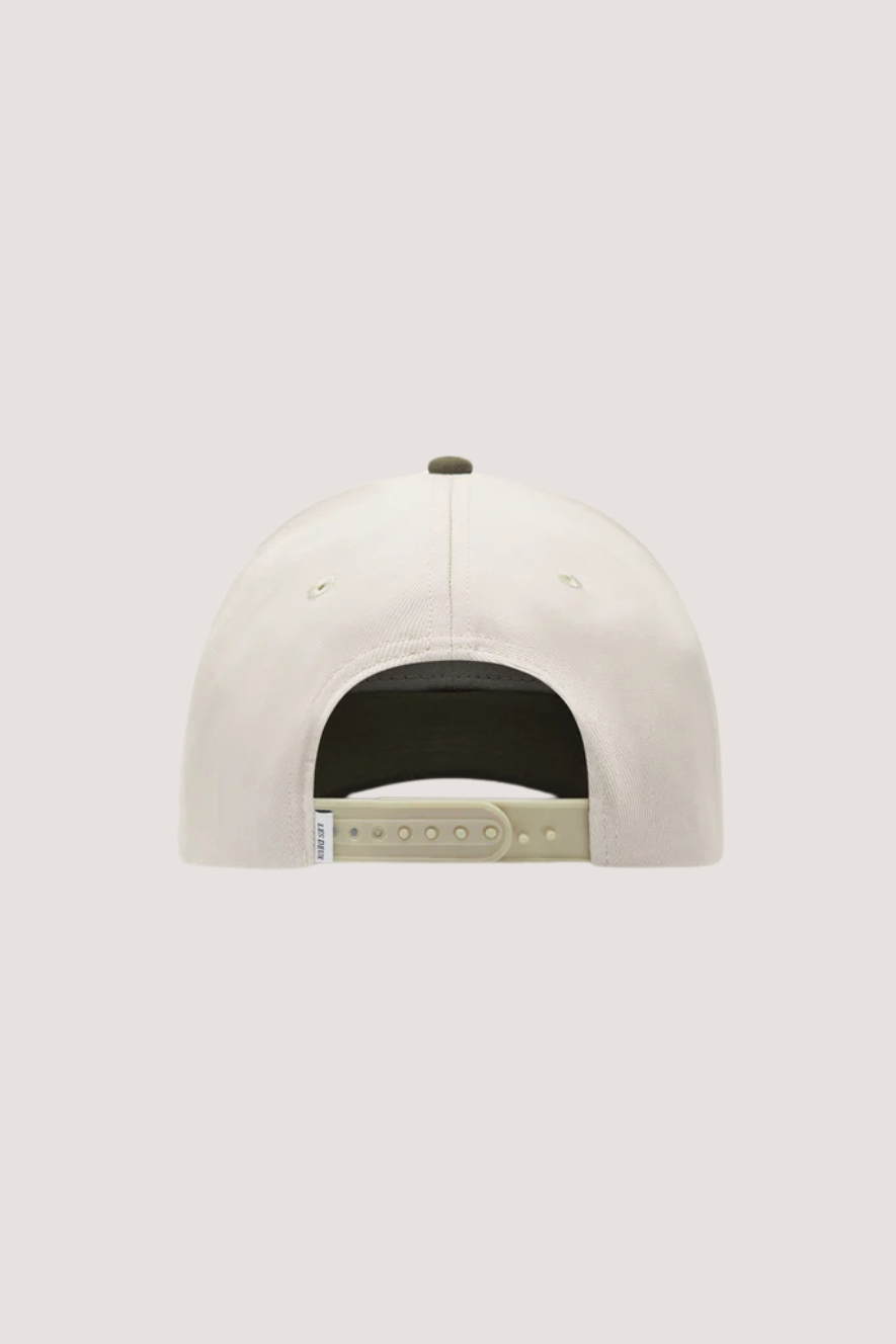 LES DEUX - BASEBALL CAP CONTRAST SUEDE - LIGHT DESERT SAND/FOREST GREEN