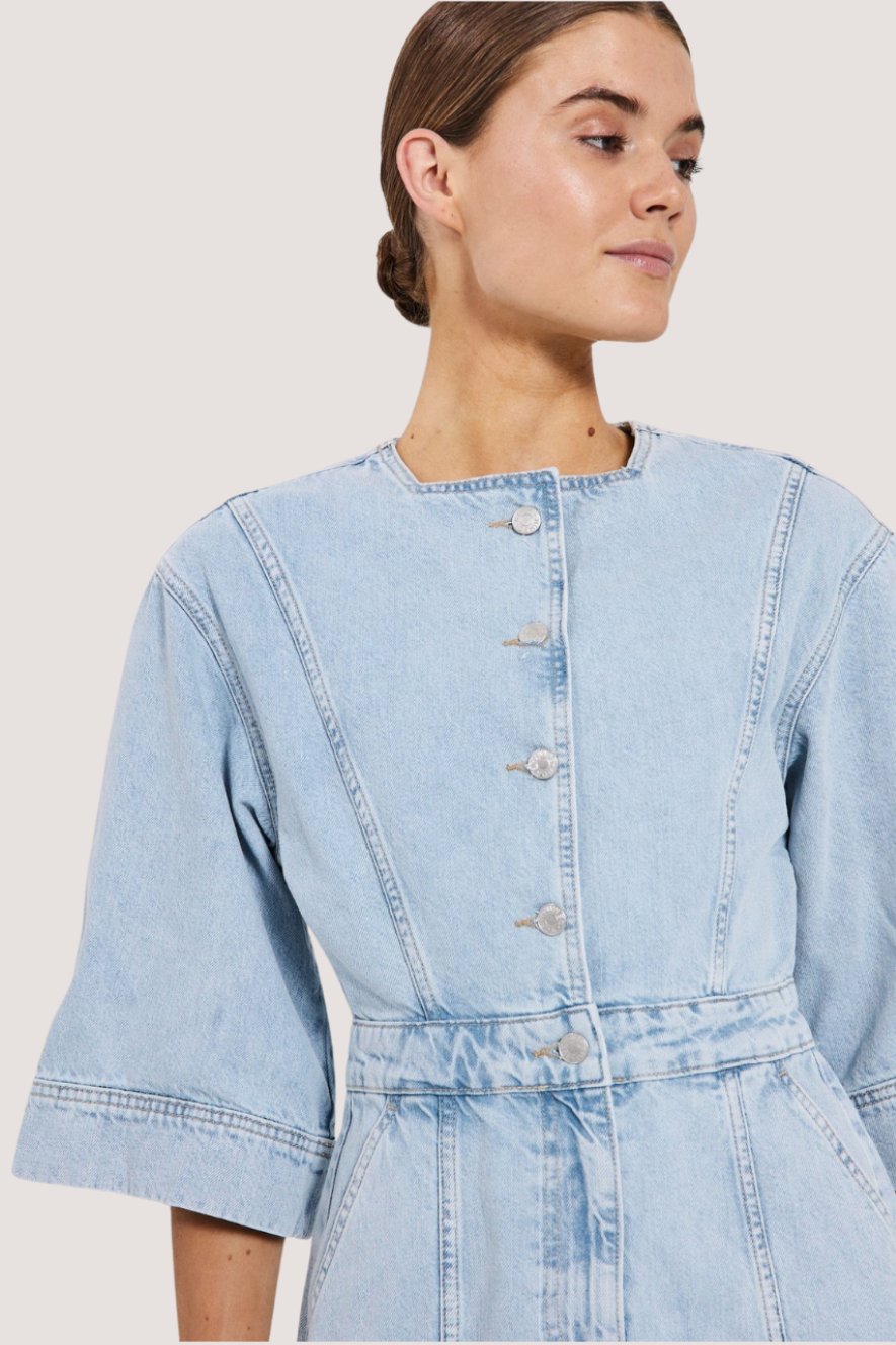 NORTH - CARA SHORT DENIM DRESS - BLUE LIGHT WASH