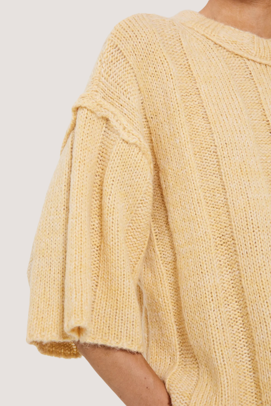 NORR - FUSCIA RIB KNIT TEE - LIGHT YELLOW MÉLANGE