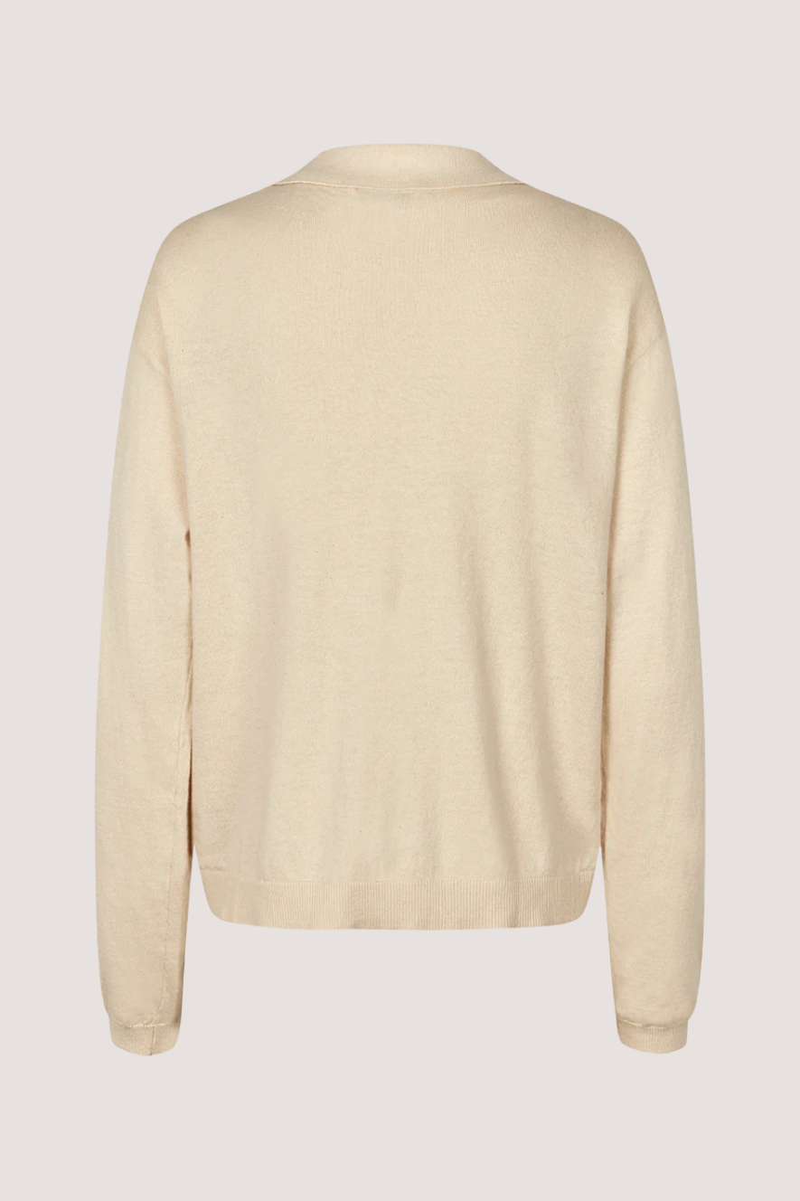 MODSTRÖM - IVORY V-NECK - SUMMER SAND