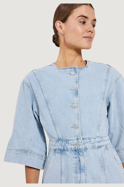 NORR - CARA SHORT DENIM DRESS - BLUE LIGHT WASH