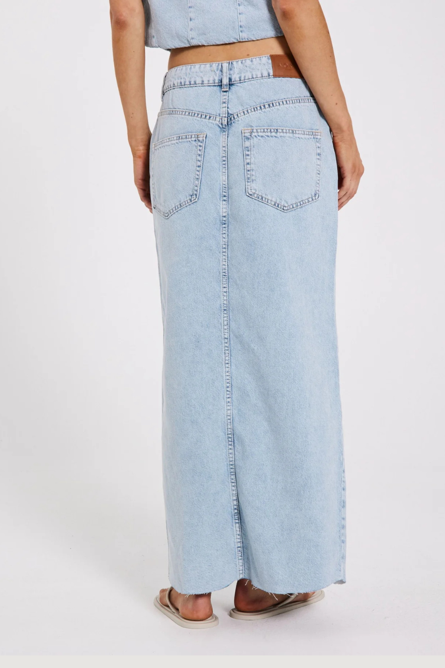 NORR - NINNI MAXI DENIM SKIRT - BLUE LIGHT WASH
