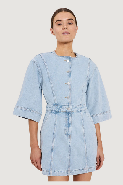 NORR - CARA SHORT DENIM DRESS - BLUE LIGHT WASH