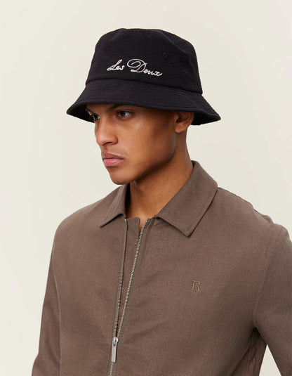 LES DEUX - SEERSUCKER BUCKET HAT - BLACK